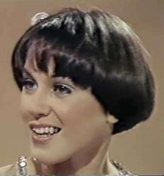 Dorothy Hamill Short Bowl Haircut
