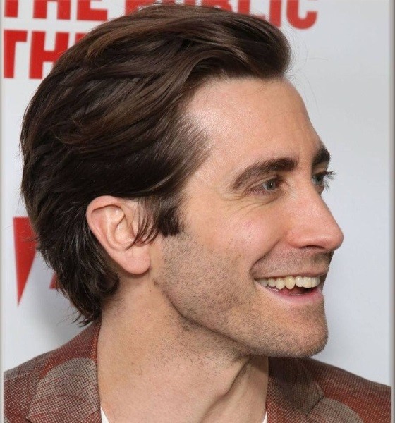 Jake Gyllenhaal Mid-Length Wavy Haircut