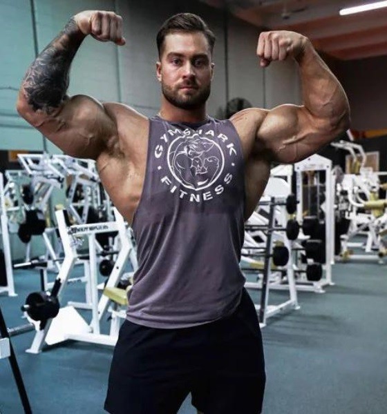 Chris Bumstead Side Part Combover Haircut photo