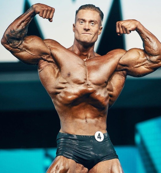 Chris Bumstead Squared Cut photo